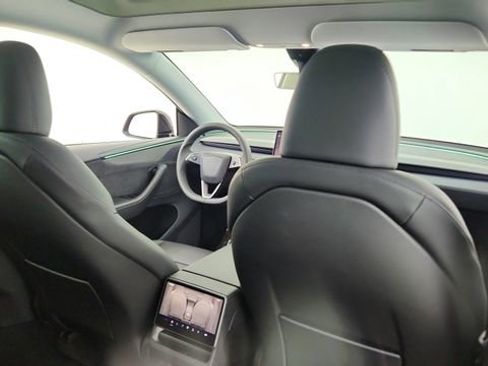 Used 2026 Tesla Model Y 2WD image 25