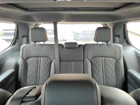 Used 2022 Jeep Grand Wagoneer Series III w/ Rear Seat Video Group 1 AWD/4WD image 43