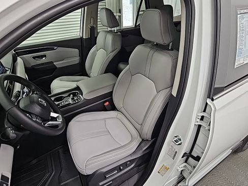 New 2025 Honda Pilot Touring image 30