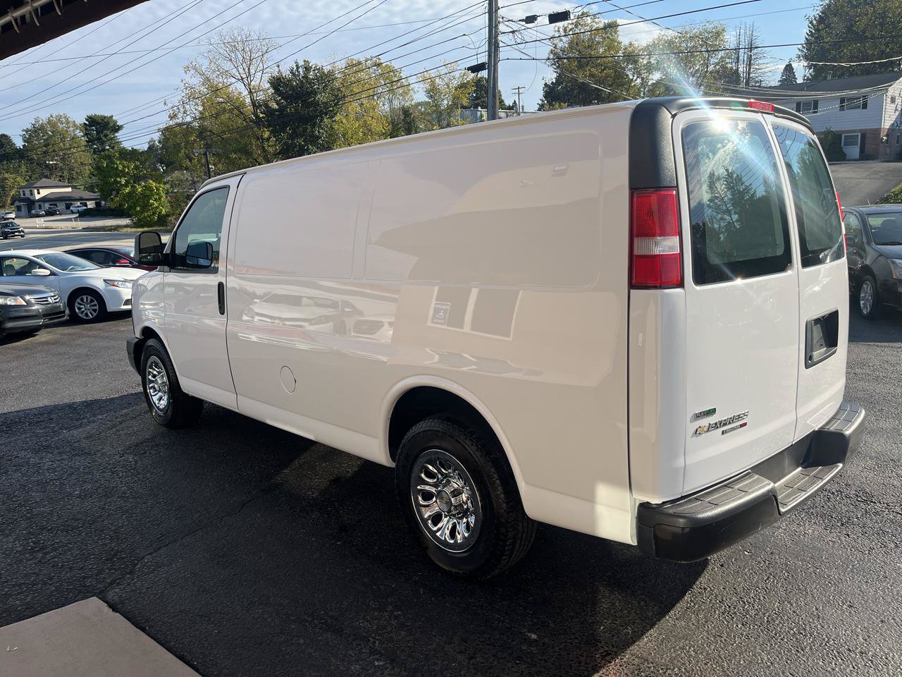 Used 2011 Chevrolet Express 1500 AWD image 9
