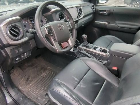 Used 2023 Toyota Tacoma Limited image 7