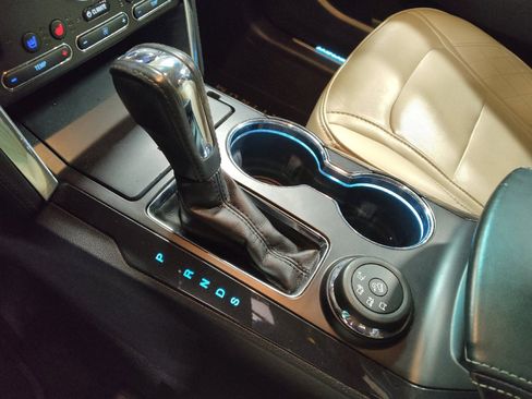 Used 2017 Ford Explorer Platinum image 26