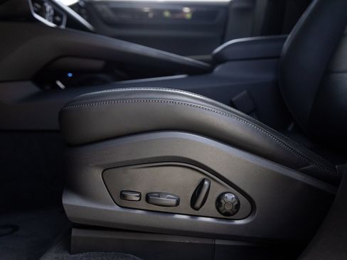 Certified 2025 Porsche Macan 4 Electric AWD/4WD image 23