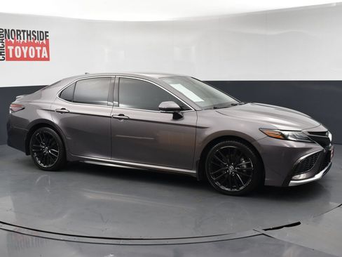 Used 2022 Toyota Camry XSE FWD image 6