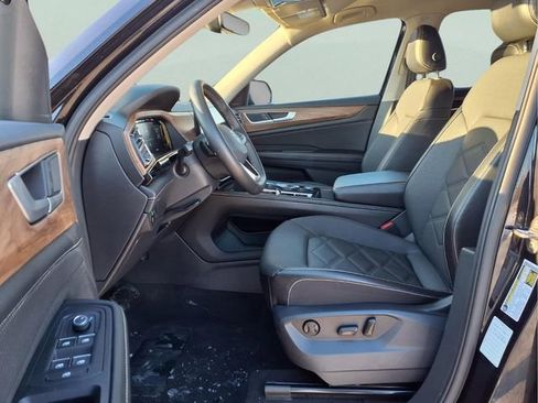 Used 2024 Volkswagen Atlas SE image 21