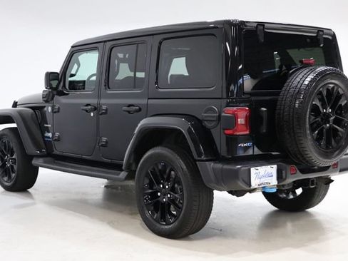 Used 2023 Jeep Wrangler Unlimited Sahara w/ Cold Weather Group AWD/4WD image 5
