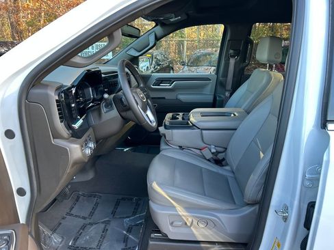Used 2025 GMC Sierra 1500 SLT image 17