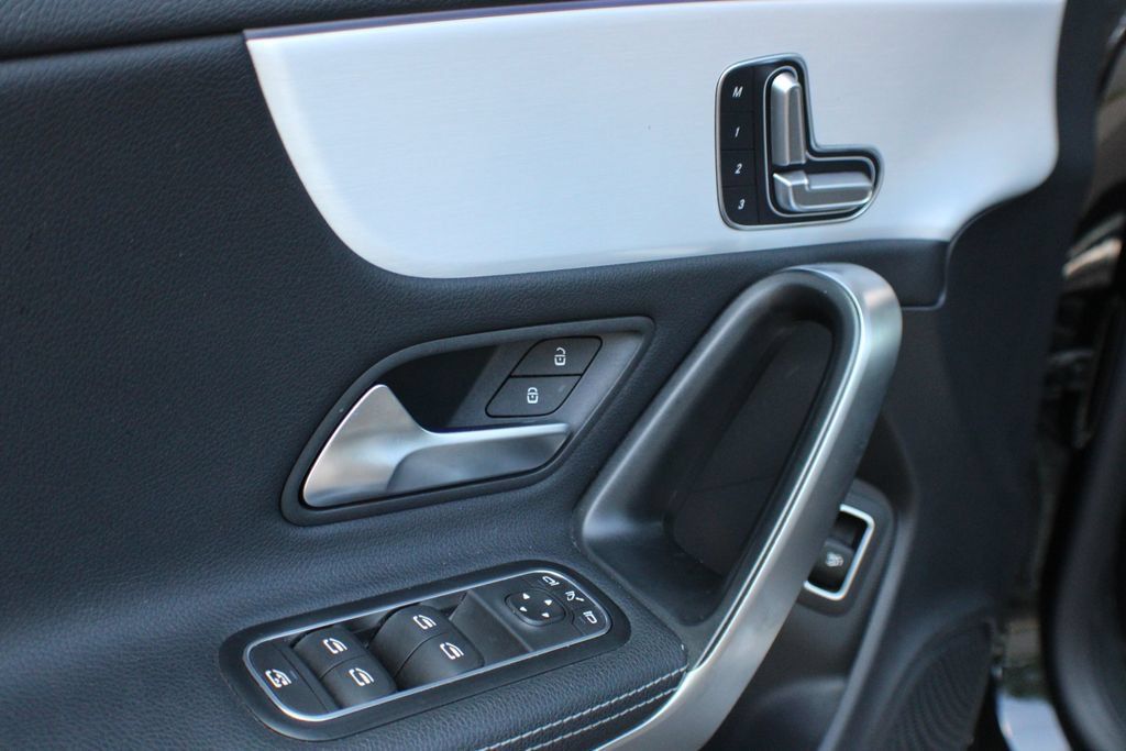 Used 2025 Mercedes-Benz CLA 250 image 13