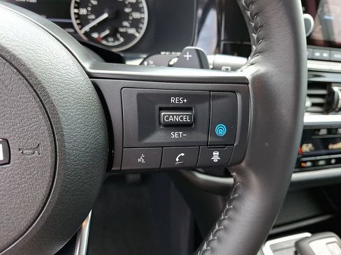 Used 2024 Nissan Pathfinder SV AWD/4WD image 23