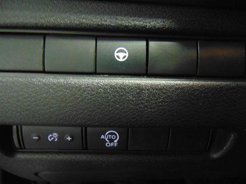 Used 2023 Nissan Rogue SV FWD image 15