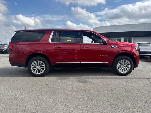 Used 2024 GMC Yukon XL SLT w/ SLT Luxury Package image 8