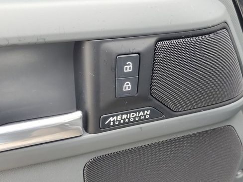 Certified 2025 Land Rover Defender 130 X-Dynamic SE AWD/4WD image 9