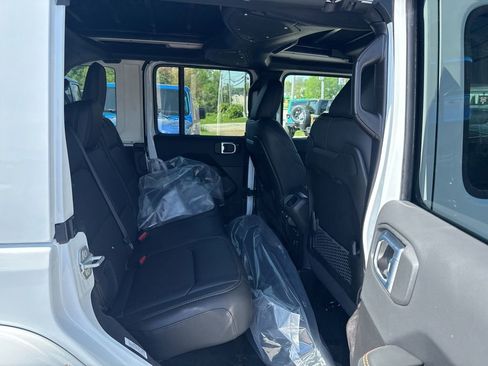 New 2026 Jeep Wrangler Unlimited Sahara AWD/4WD image 26