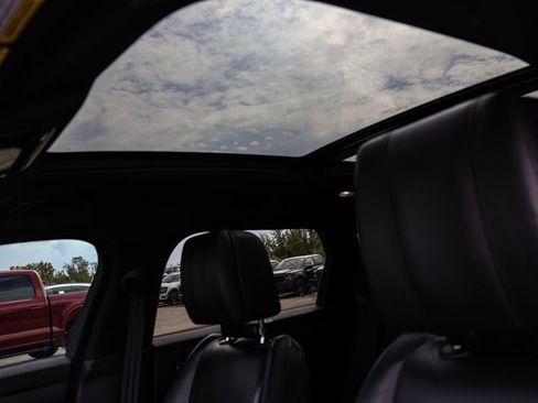 Used 2024 Land Rover Range Rover Velar Dynamic HSE image 32