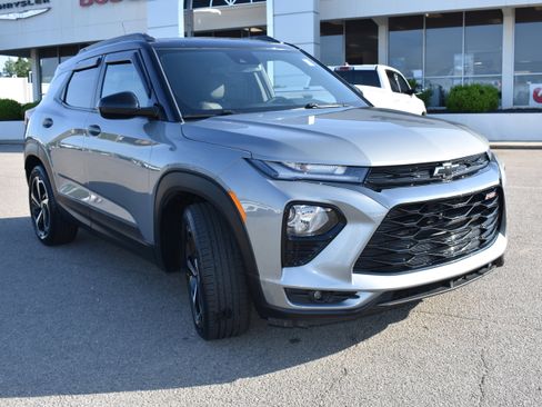 Used 2023 Chevrolet TrailBlazer RS w/ Sun and Liftgate Package image 3