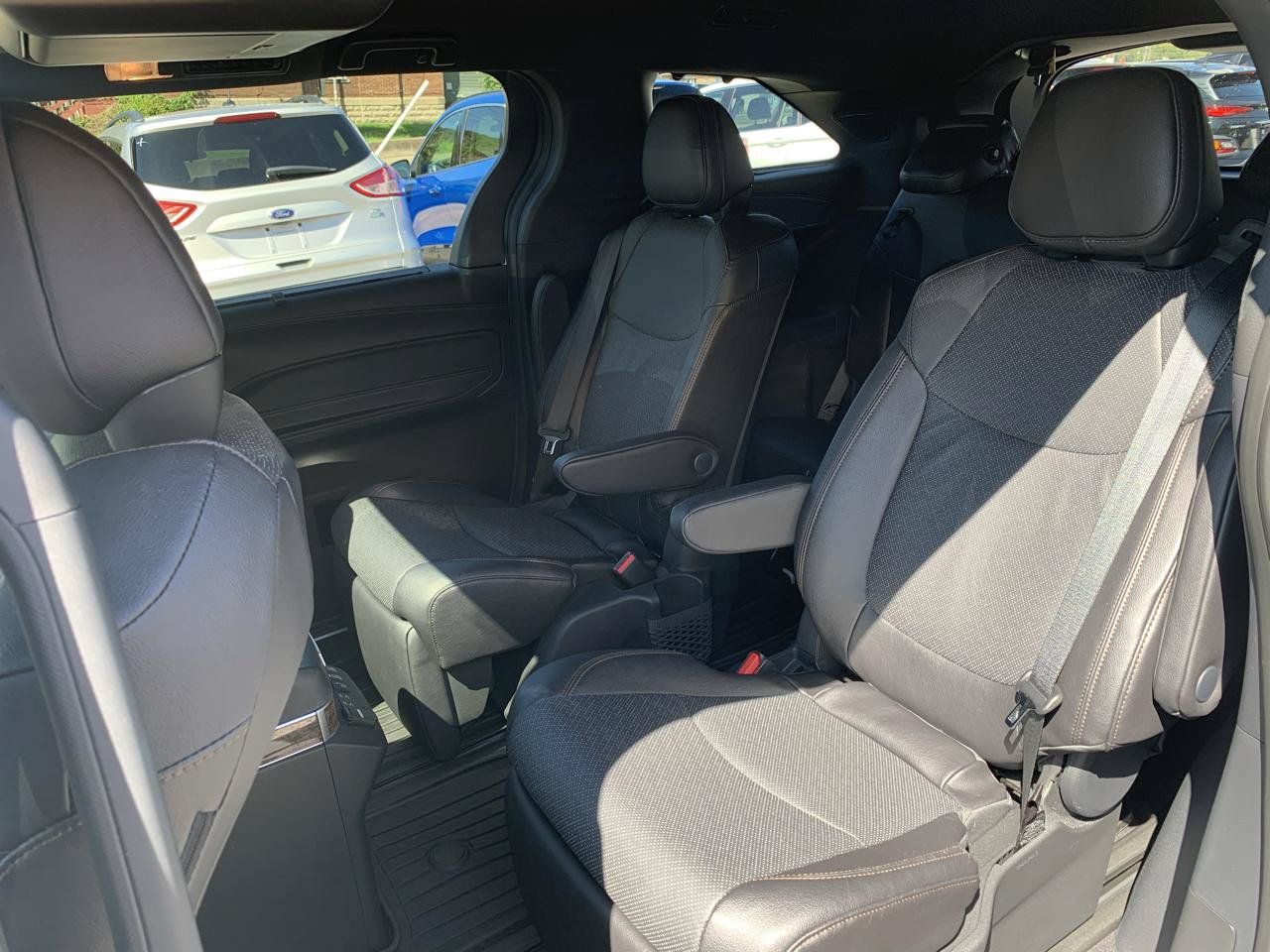 Used 2025 Toyota Sienna Platinum AWD/4WD image 8