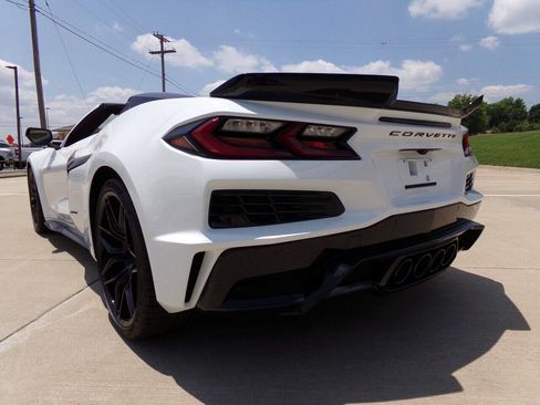 Used 2023 Chevrolet Corvette Z06 w/ Stealth Interior Trim Package RWD image 29