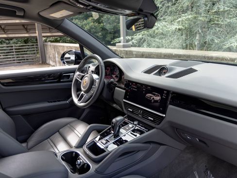 Certified 2022 Porsche Cayenne AWD/4WD image 53