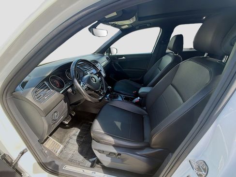 Used 2020 Volkswagen Tiguan SE R-Line image 18