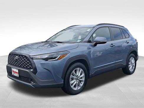 Used 2023 Toyota Corolla Cross LE image 3