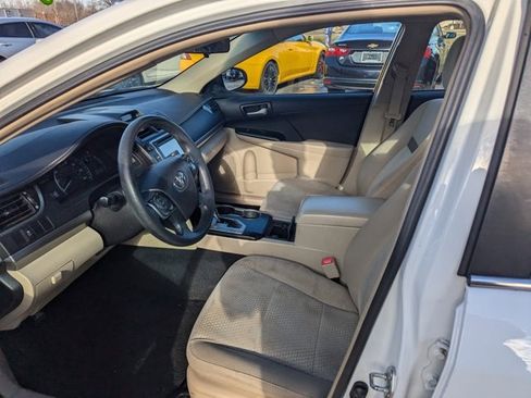 Used 2014 Toyota Camry LE image 9