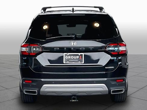 Used 2024 Honda Pilot Touring image 10