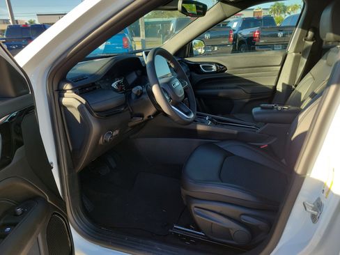 New 2026 Jeep Compass Latitude image 12