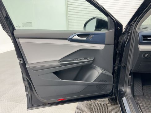 Used 2024 Volkswagen Taos SE image 20