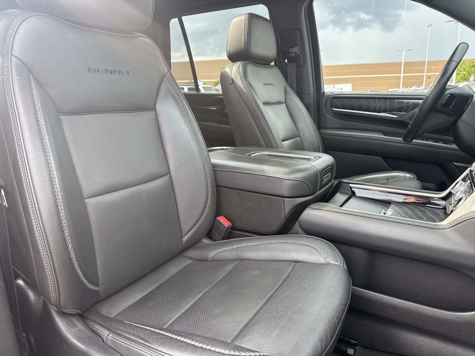 Used 2023 GMC Yukon Denali AWD/4WD image 15