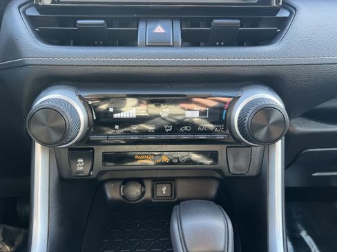 Used 2022 Toyota RAV4 LE image 19