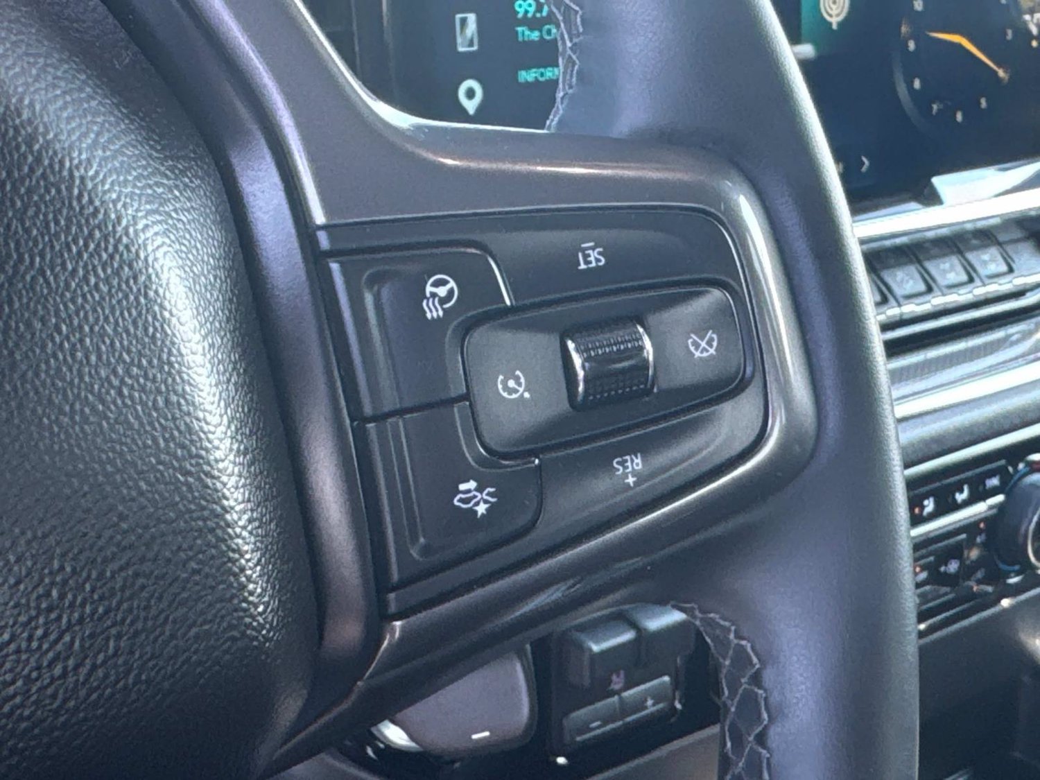 Used 2024 Chevrolet Silverado 1500 ZR2 w/ Technology Package AWD/4WD image 33