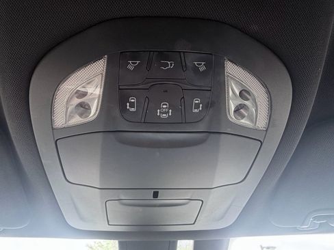Used 2020 Chrysler Pacifica Touring-L FWD image 17