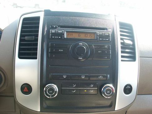 Used 2012 Nissan Frontier SV image 11