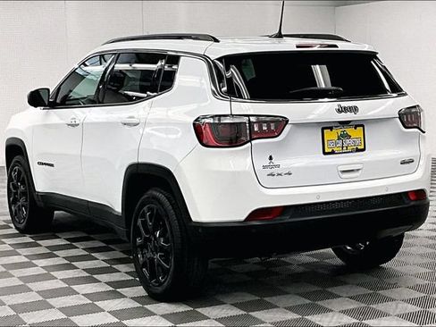 Used 2023 Jeep Compass Latitude w/ Sun and Sound Group AWD/4WD image 2