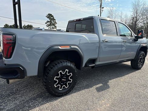 Used 2024 GMC Sierra 2500 AT4X image 5
