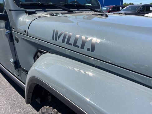 New 2025 Jeep Gladiator Sport image 25