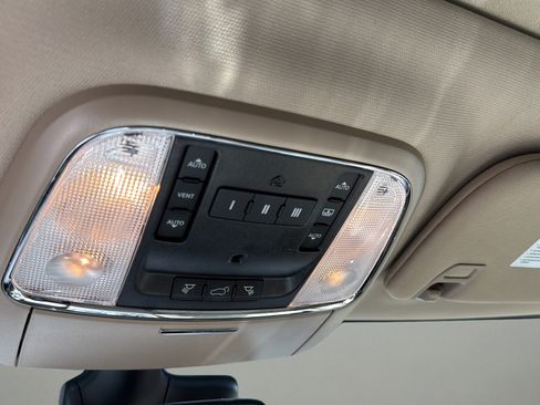 Used 2019 Jeep Grand Cherokee Overland AWD/4WD image 25