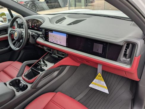 New 2026 Porsche Cayenne image 25