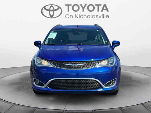Used 2019 Chrysler Pacifica Touring-L Plus FWD image 8