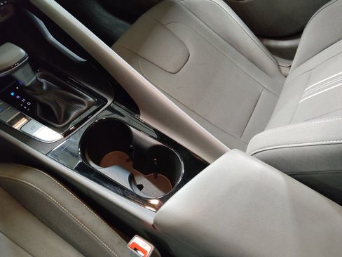 Used 2025 Hyundai Elantra SEL FWD image 26