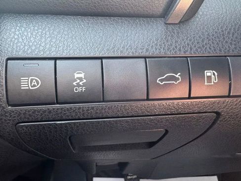 Used 2018 Toyota Camry SE FWD image 22