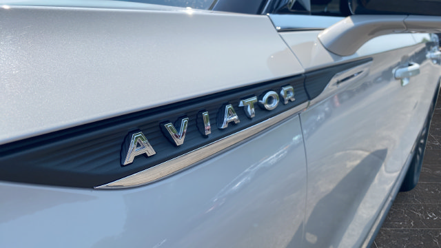Used 2023 Lincoln Aviator AWD w/ Premium Package image 32