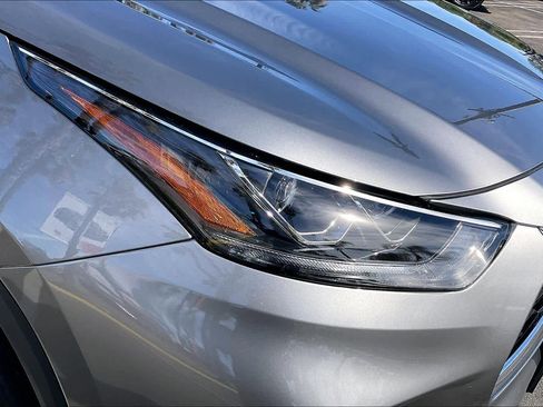 New 2026 Toyota Highlander Platinum image 13