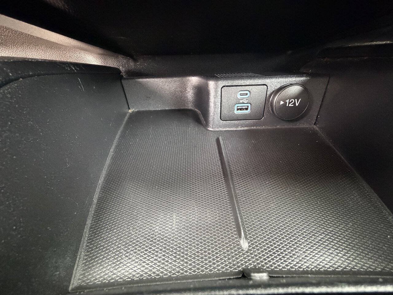 Used 2022 Ford Escape SEL w/ Equipment Group 302A AWD/4WD image 29