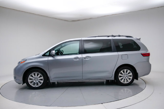 Used 2017 Toyota Sienna Limited w/ Outdoor Package AWD/4WD image 24