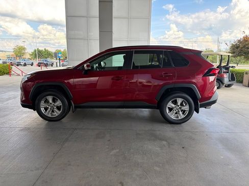 Used 2022 Toyota RAV4 XLE w/ Convenience Package AWD/4WD image 4