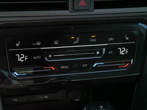 Certified 2025 Volkswagen Taos SE AWD/4WD image 23