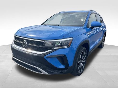 Used 2022 Volkswagen Taos SE w/ Panoramic Sunroof Package FWD image 18