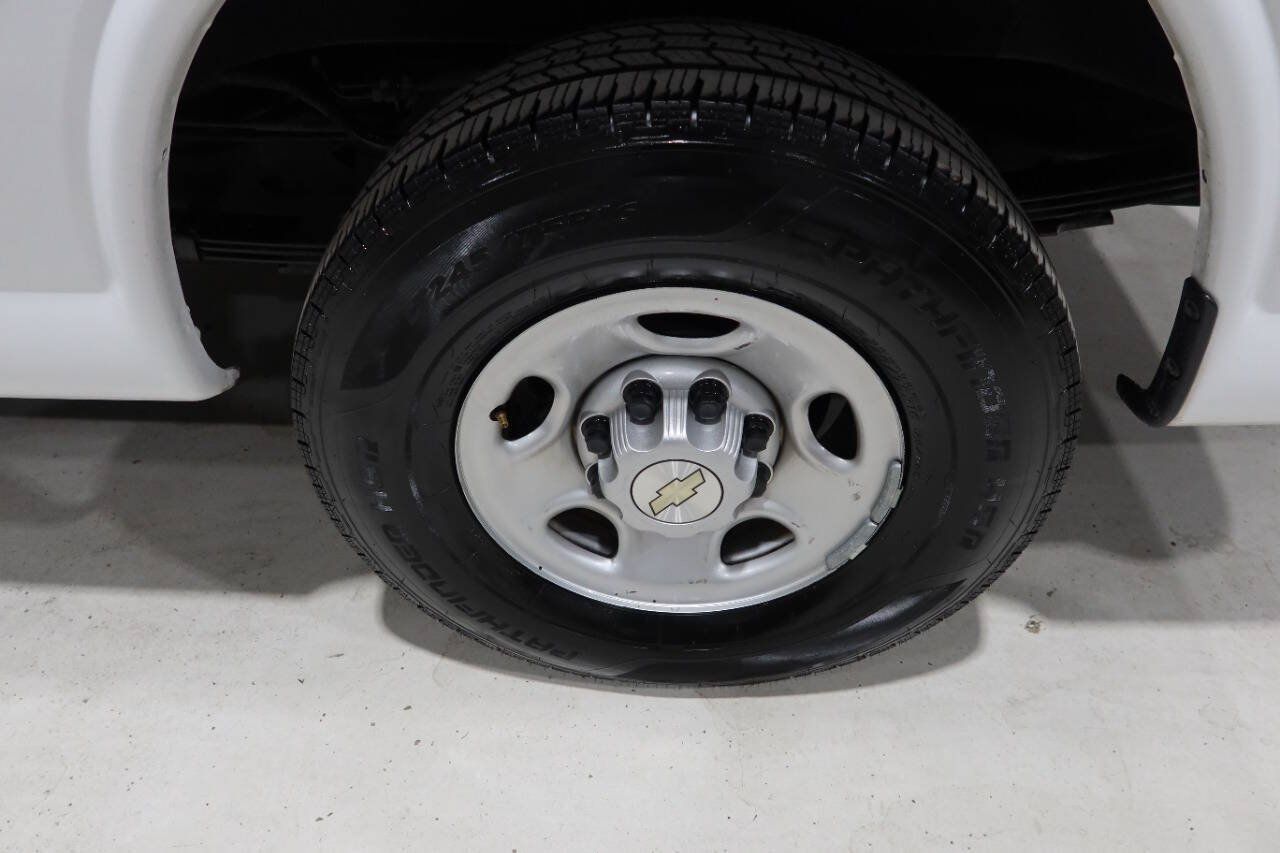 Used 2021 Chevrolet Express 2500 RWD image 29