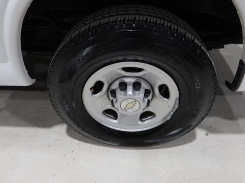 Used 2021 Chevrolet Express 2500 RWD image 29